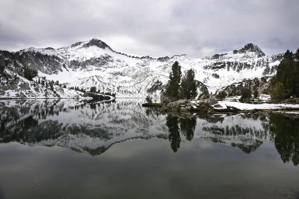 Альпийское озеро, горы Валлова, Орегон — стоковое фото