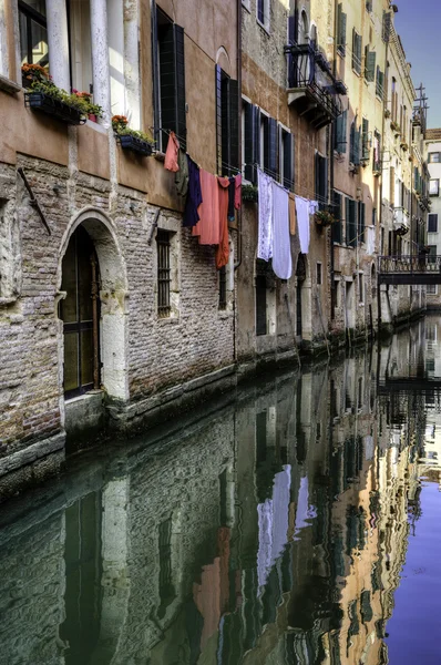 Canal and old buildings, Venezia, Italia — Foto Stock