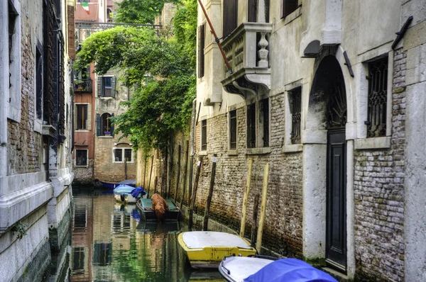 Csatorna és a régi épületek, Velence, Olaszország — Stock Fotó
