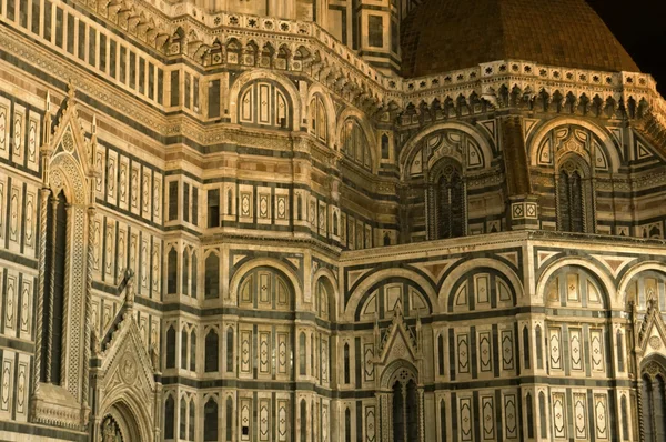 O Duomo à noite, a principal catedral de Florença Itália . — Fotografia de Stock