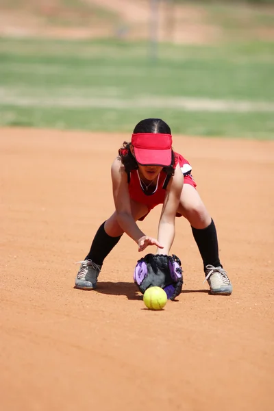Chica jugando Softbol —  Fotos de Stock