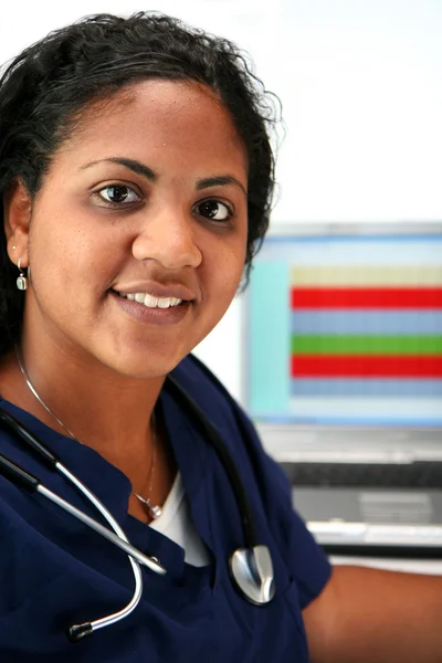 Minoritet sjuksköterska — Stockfoto