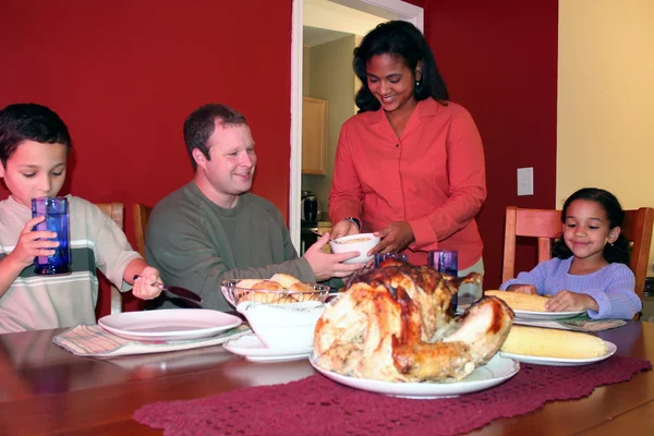 Cena familiar de Acción de Gracias — Foto de Stock