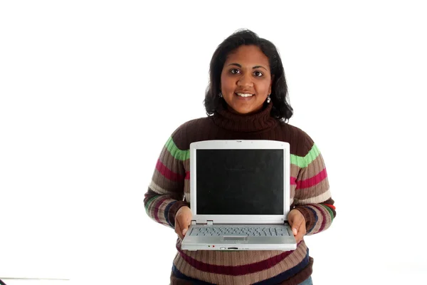 Kvinna på datorn — Stockfoto