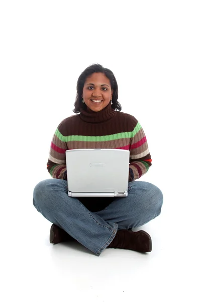 Жінка на комп'ютері — стокове фото