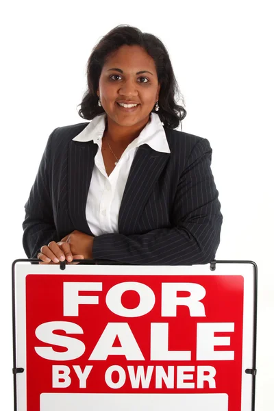 Kvinna säljer hem — Stockfoto