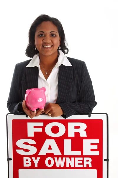 Kobieta sprzedaży domu — Zdjęcie stockowe