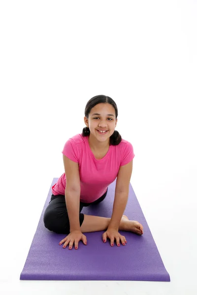Dziewczyna w pozycji do jogi — Zdjęcie stockowe