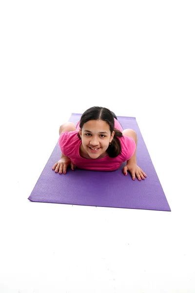 Mädchen in Yoga-Pose — Stockfoto