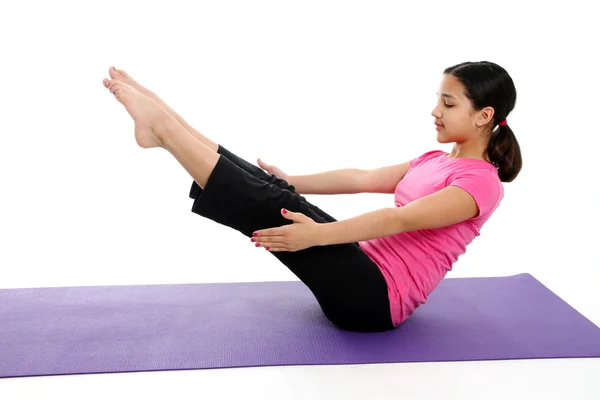 Mädchen in Yoga-Pose — Stockfoto