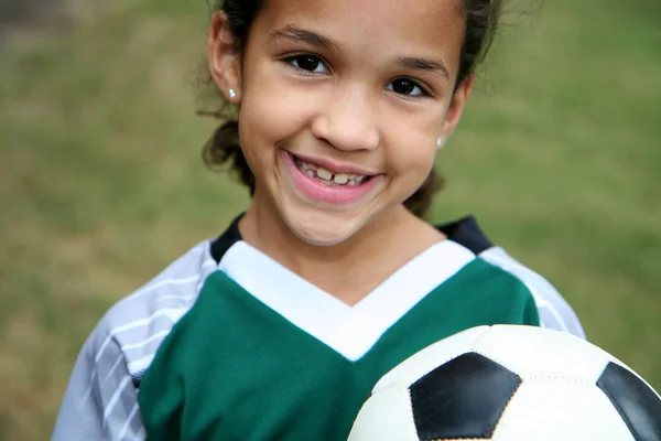 Menina com bola de futebol — Fotografia de Stock