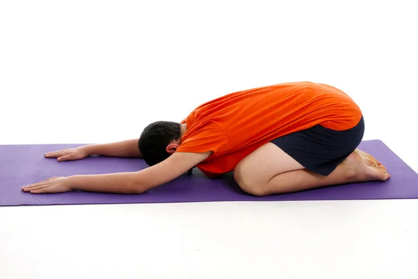 Menino em Yoga Pose — Fotografia de Stock