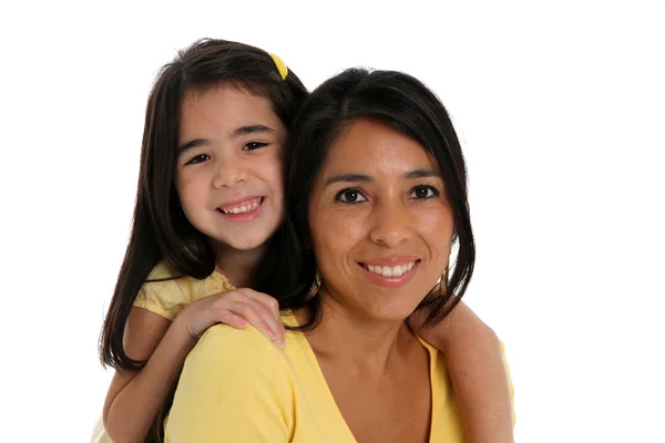 Женщина и дочь на белом фоне — стоковое фото