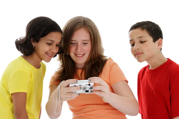 Dívky a chlapce při pohledu na fotoaparát — Stock fotografie