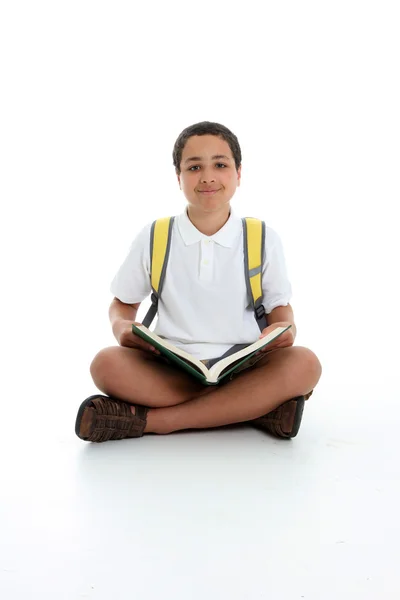 Adolescente menino leitura — Fotografia de Stock