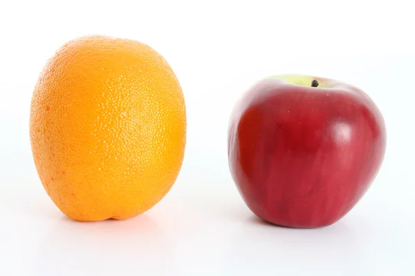 Manzana y naranja —  Fotos de Stock