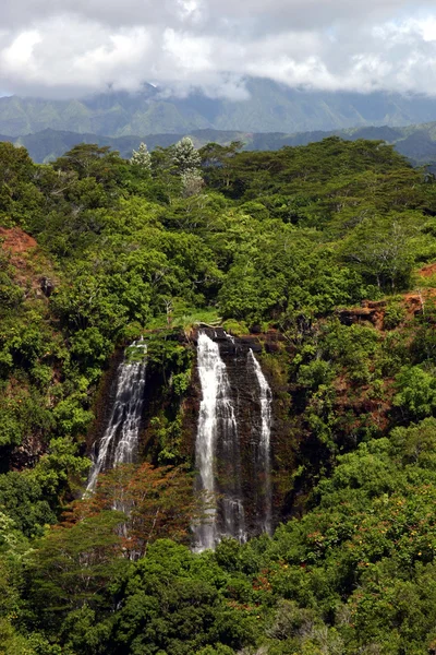 Hawaii Waterfall in Mountains — Stock Photo, Image