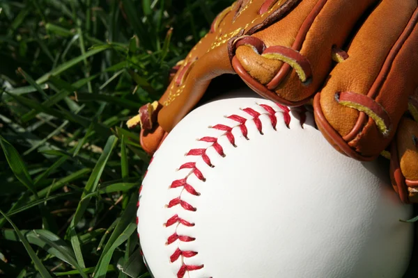 야구와 장갑 — 스톡 사진