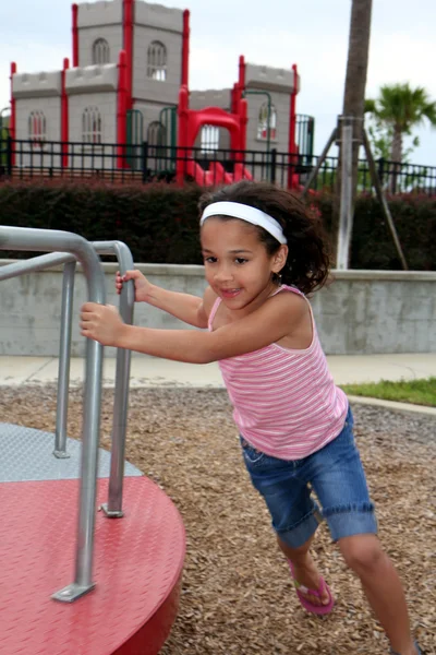 Chica joven y niño en el patio de recreo —  Fotos de Stock