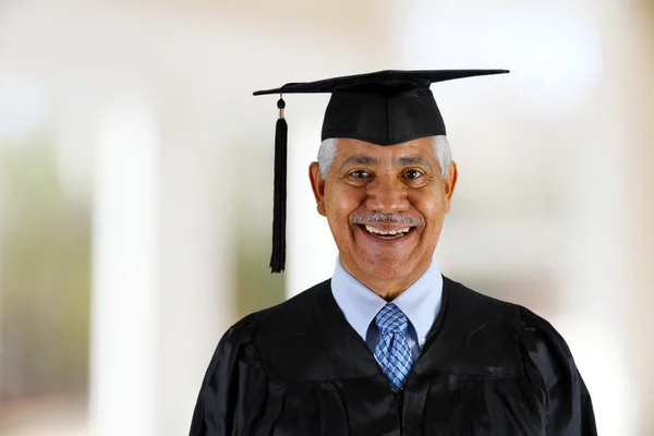 Senior afgestudeerd — Stockfoto
