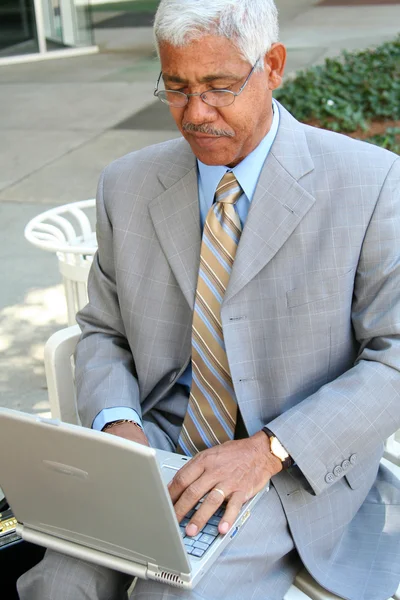 Uomo d'affari al computer — Foto Stock