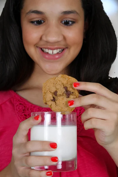 ミルクとクッキー — ストック写真