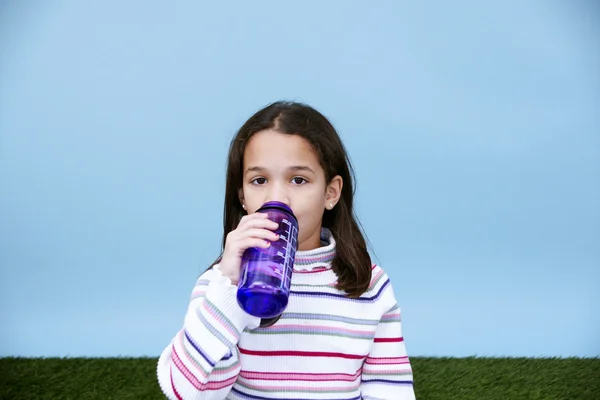 Girl Drinking Water — Stock Photo, Image
