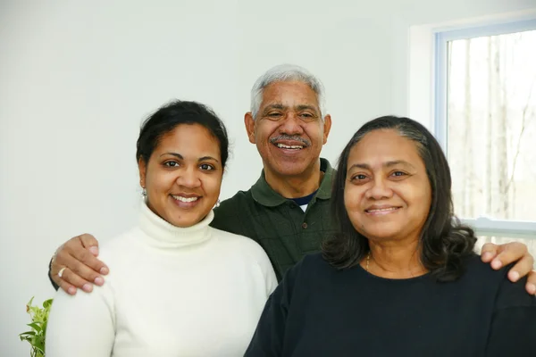 Minderheitenfamilie — Stockfoto