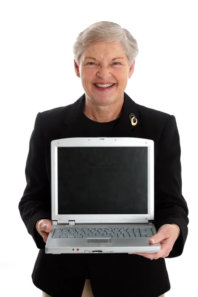 Bilgisayar ile üst düzey kadın — Stok fotoğraf