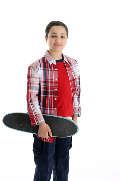 Barn med skateboard vit bakgrund — Stockfoto