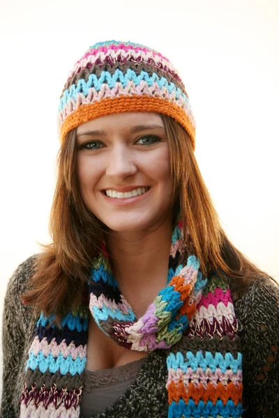 Donna con cappello e sciarpa — Foto Stock