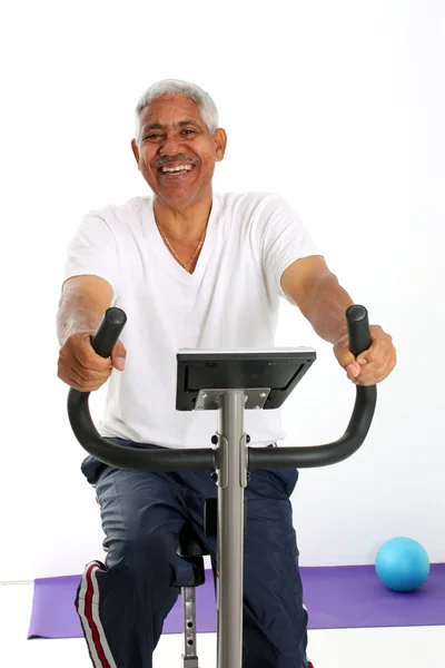 Uomo anziano in bicicletta — Foto Stock