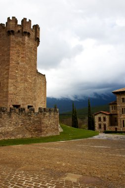 Kule bir ortaçağ kalesi
