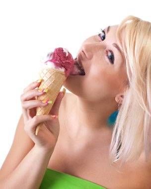 kadın dondurma ile