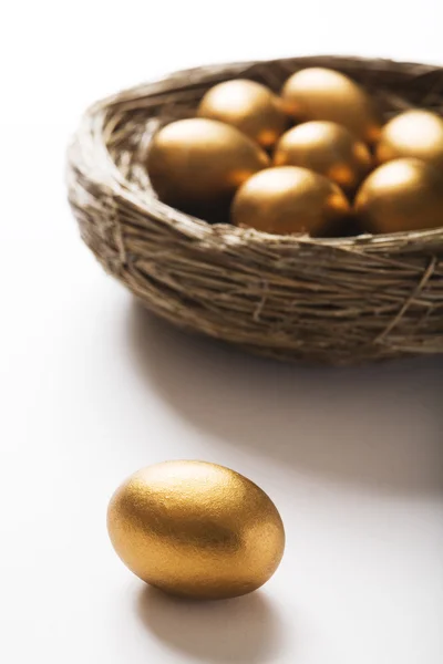 Golden Eggs In Nest — Stock Photo, Image