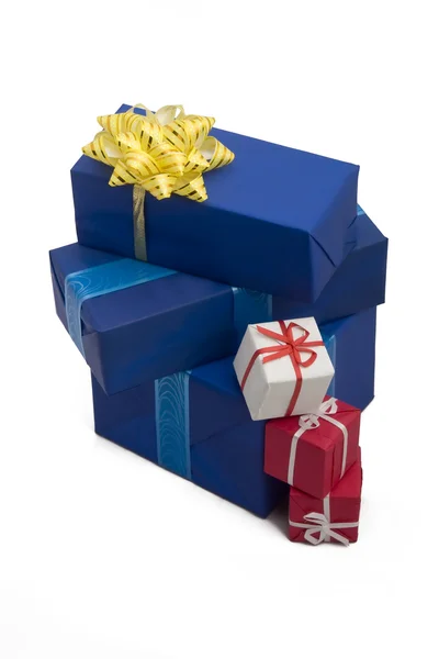 Una foto de algunas cajas de regalo sobre blanco —  Fotos de Stock