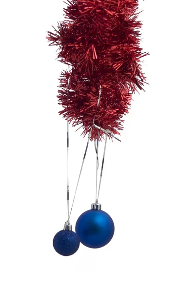 Фото різдвяних кульок та стримерів — стокове фото