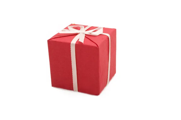 Uma foto de uma caixa de presente sobre branco — Fotografia de Stock