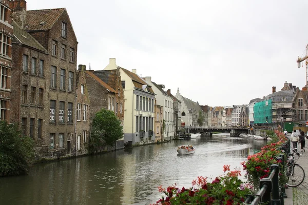 Antik şehir Gent nehirden göster