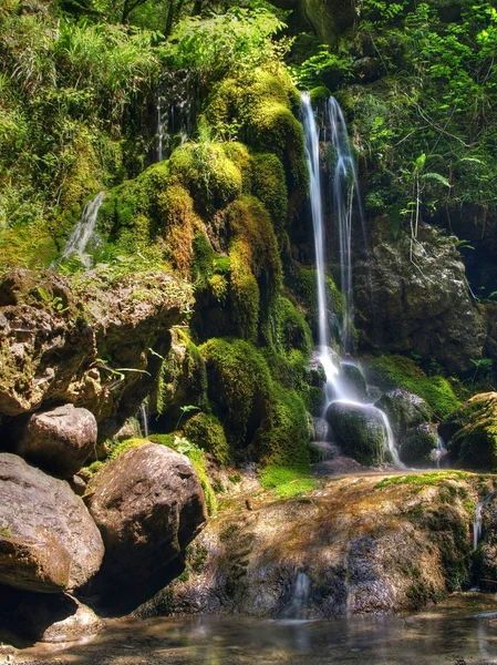 Cascada pequeña — Foto de Stock