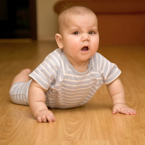 顔をしかめる赤ちゃん — ストック写真