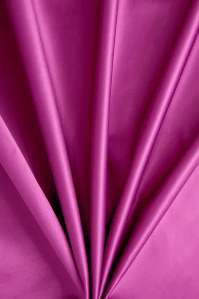Pieghe di tessuto raso viola liscio lucido — Foto Stock