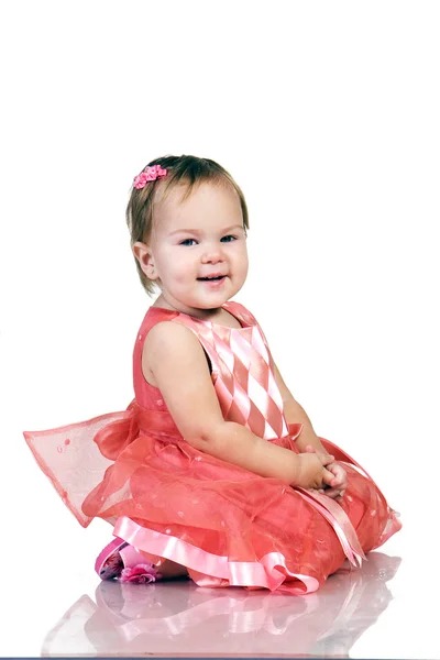 Baby in een elegante roze jurk — Stockfoto