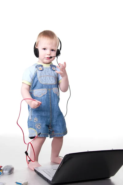 Çocuk elinde bir headse konuşan tellerle — Stok fotoğraf