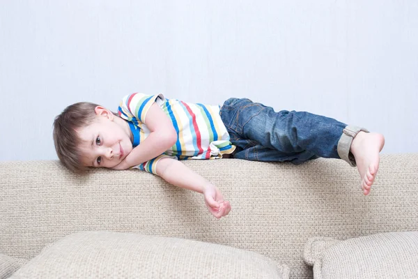 Dziecko leżące — Zdjęcie stockowe