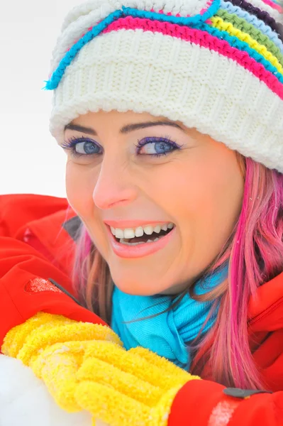 Ένα πορτρέτο του χειμώνα του μια όμορφη κοπέλα — Φωτογραφία Αρχείου