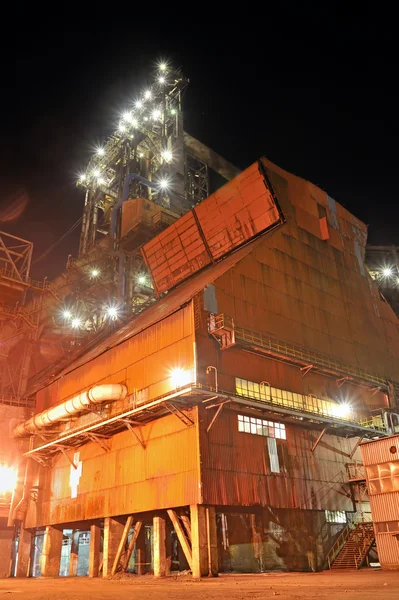 Industrie sidérurgique la nuit — Photo