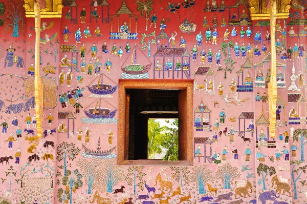 Glass mosaic at wat xieng thong temple wall, Luangprabang,Laos — Stock Photo, Image