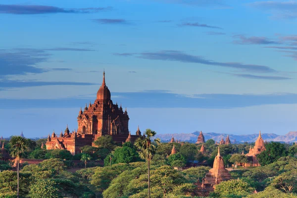 Bagan templomai napkeltekor, Bagan, Mianmar — Stock Fotó