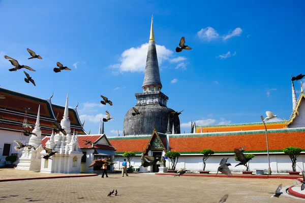 Pagoda en el templo de Wat Mahathat, Nakhon Si Thammarat, Tailandia —  Fotos de Stock
